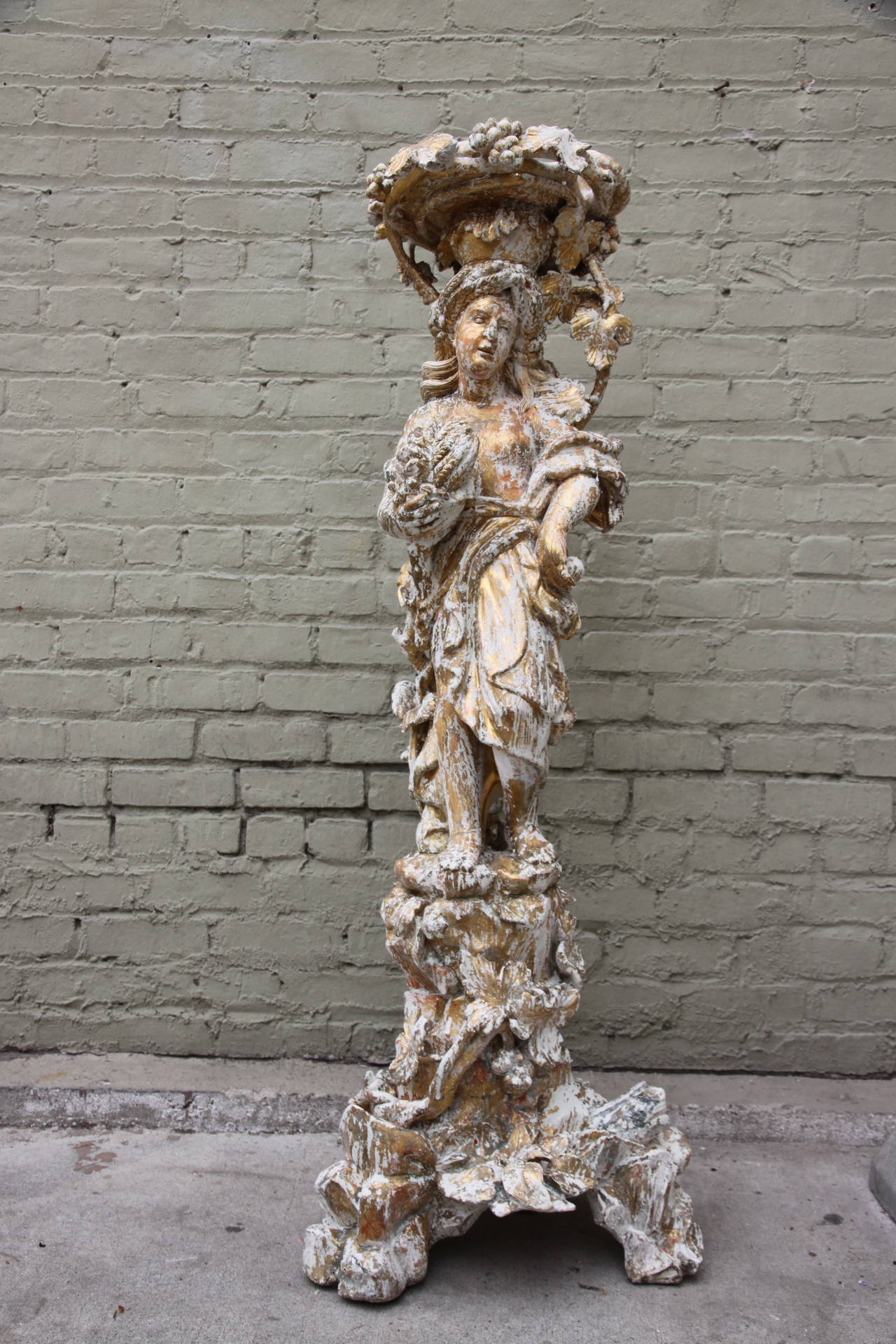 19th Century Italian Carved Planter In Distressed Condition In Los Angeles, CA