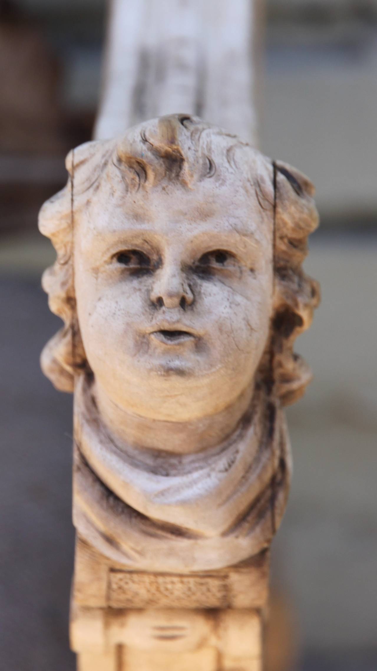 19th Century Italian Carved Bench with Cherub Faces In Distressed Condition In Los Angeles, CA