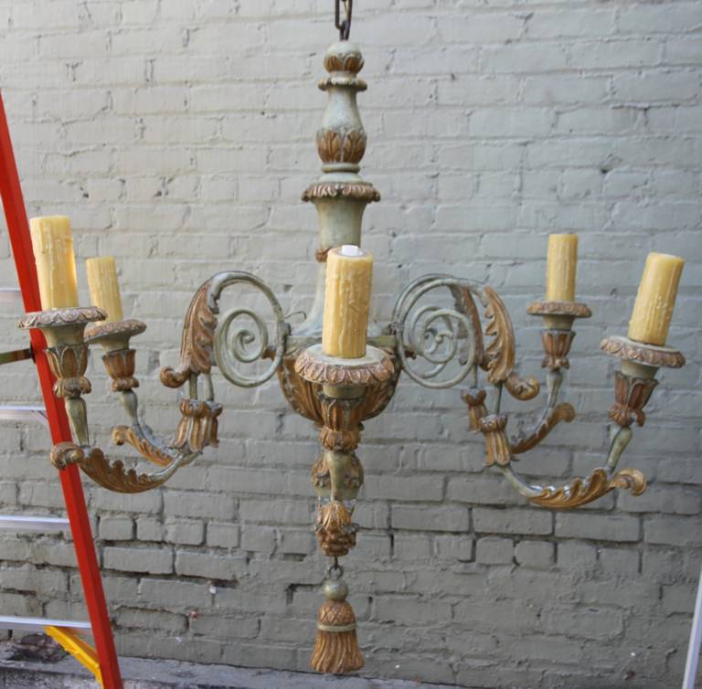 Italian painted and parcel gilt six-light carved wood and metal chandelier with acanthus leaves throughout and bottom wood tassel. Chain and canopy included. Newly wired and ready to install.