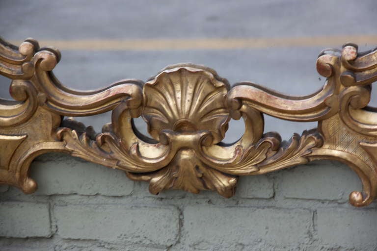 Specchio in legno dorato in stile rococò italiano In condizioni deteriorate in vendita a Los Angeles, CA