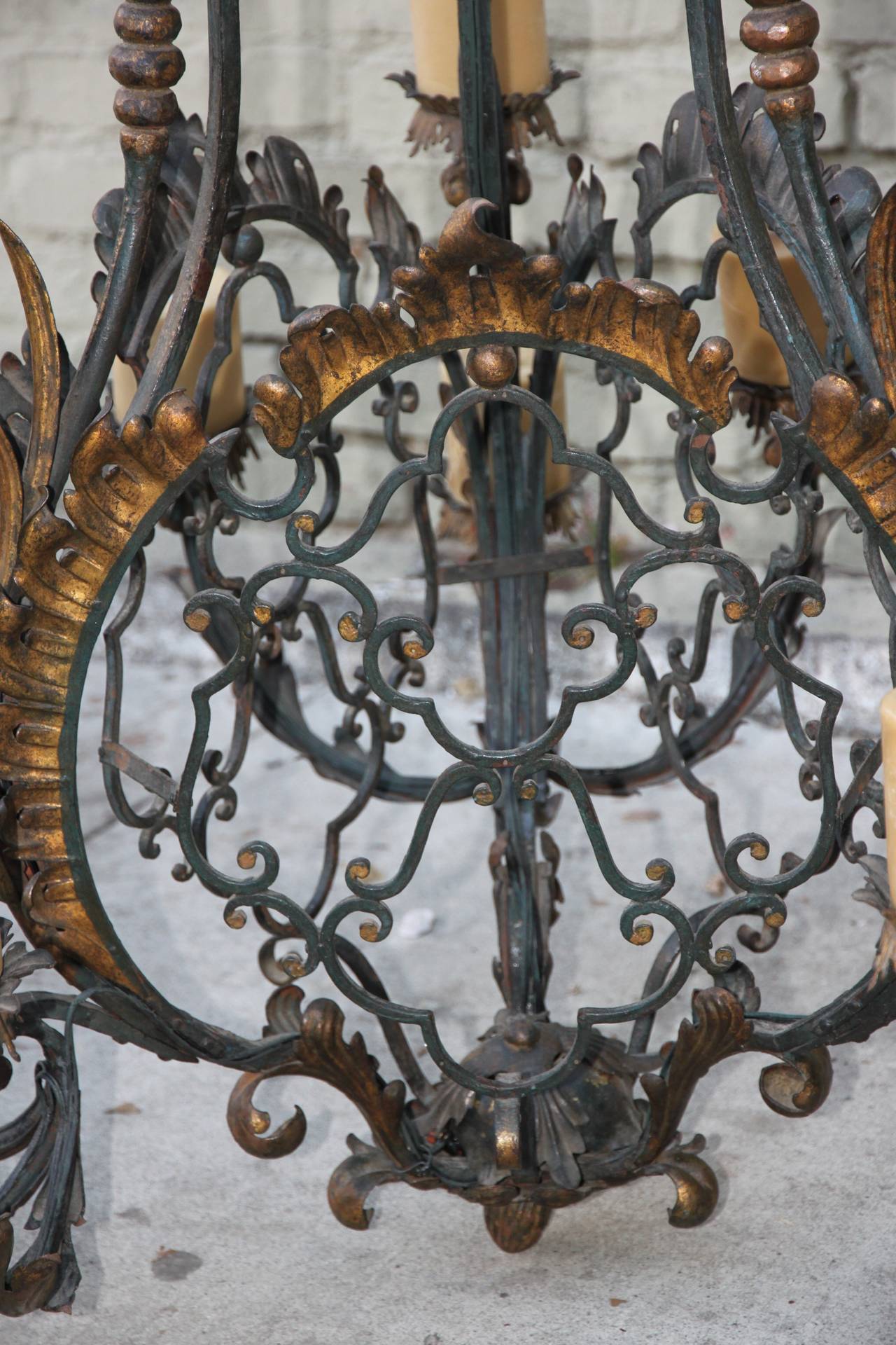 Spanish Twelve-Light Painted & Parcel Gilt Wrought Iron Chandelier In Excellent Condition In Los Angeles, CA