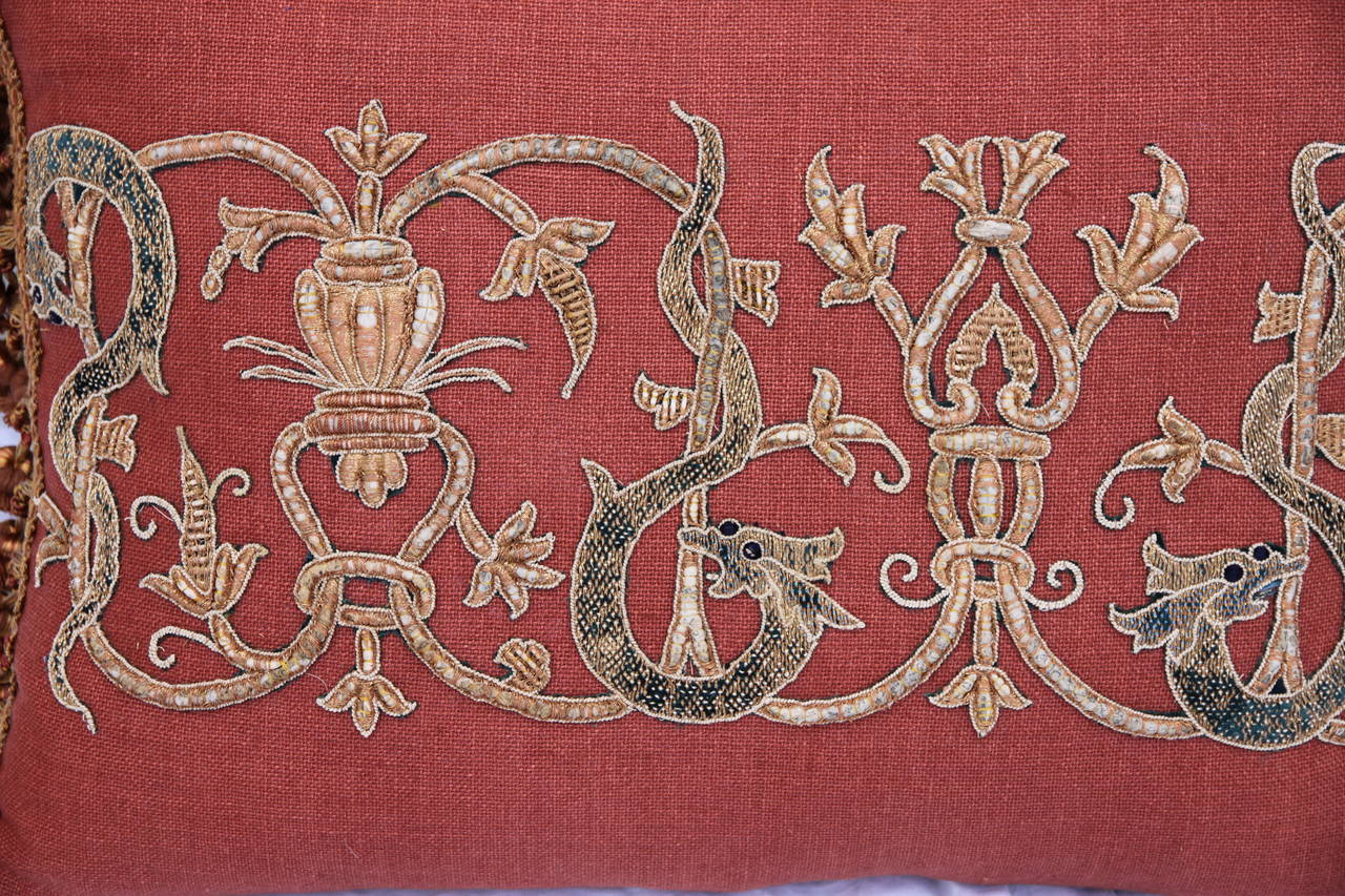 Pair of 19th Century Italian Appliqued Linen Pillows In Excellent Condition In Los Angeles, CA