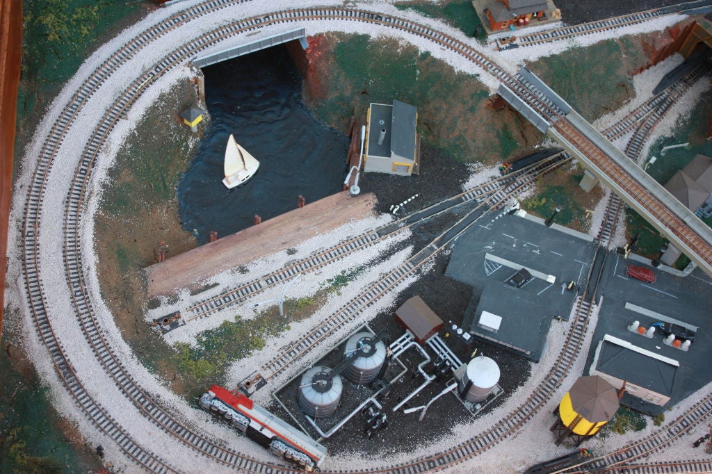train set coffee table
