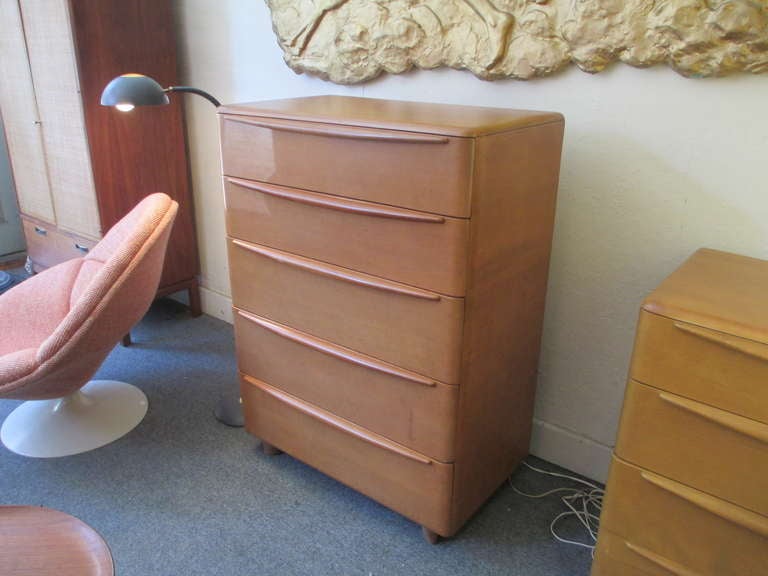 Solid maple Heywood Wakefield Encore dresser with 5 drawers and eyebrow drawer pulls.  In completely original condition. Produced from 1948 to 1955.