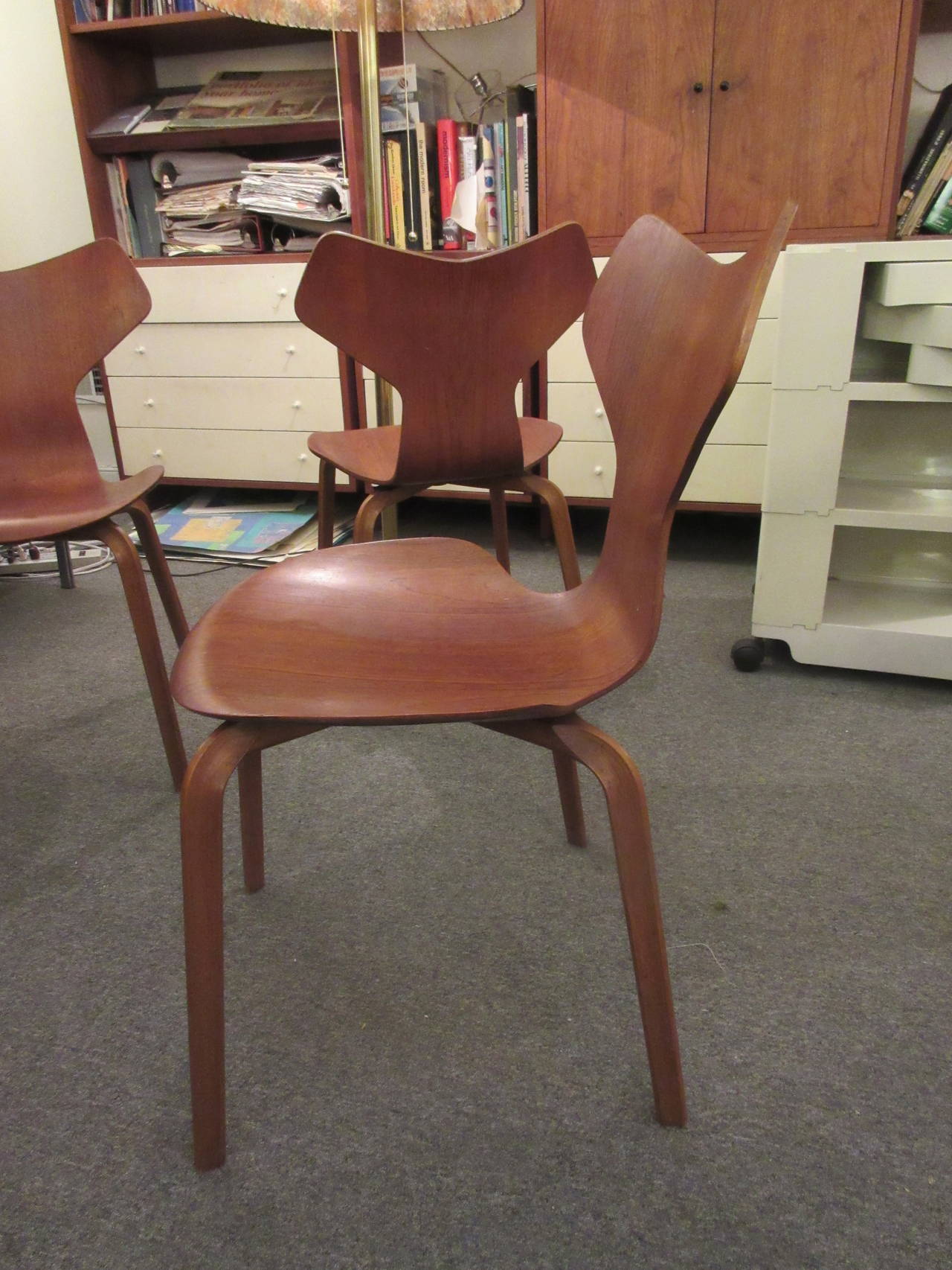 Arne Jacobsen 4130 Stacking Ant Chairs with Wood Legs by Fritz Hansen In Excellent Condition In Philadelphia, PA