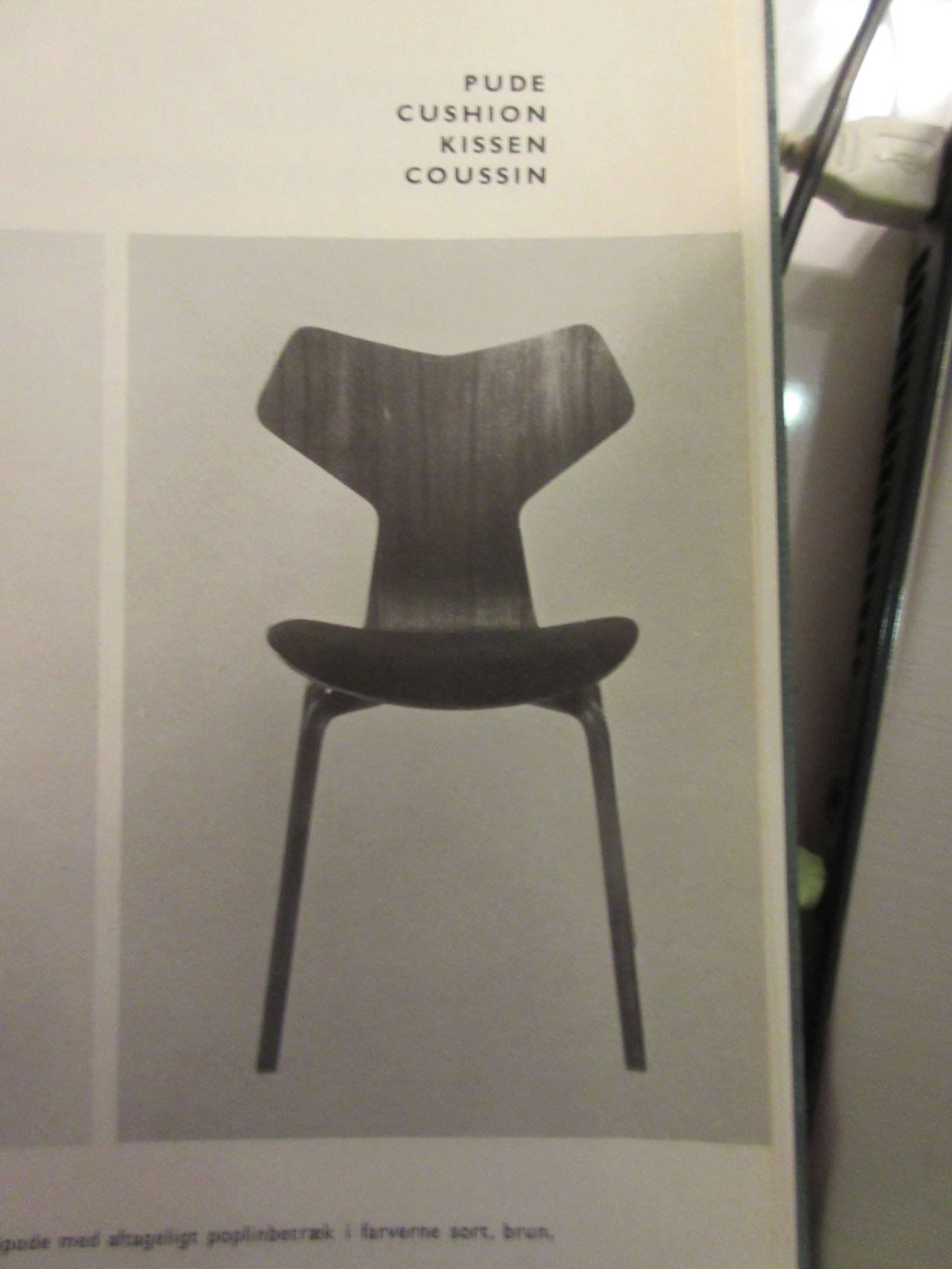 Arne Jacobsen 4130 Stacking Ant Chairs with Wood Legs by Fritz Hansen 3