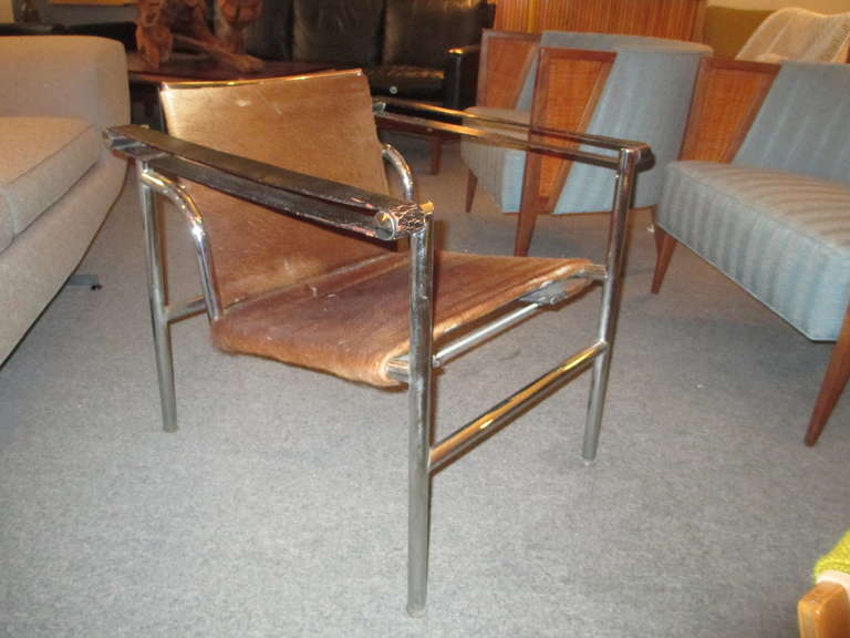 This 1960s version of the Corbusier LC1 chair is incised with LC/1 15313 and has the remnants of both a Cassina and Atelier International decals. The hide is in excellent condition. The arms show same wear and the chrome as a tad of oxidation at the