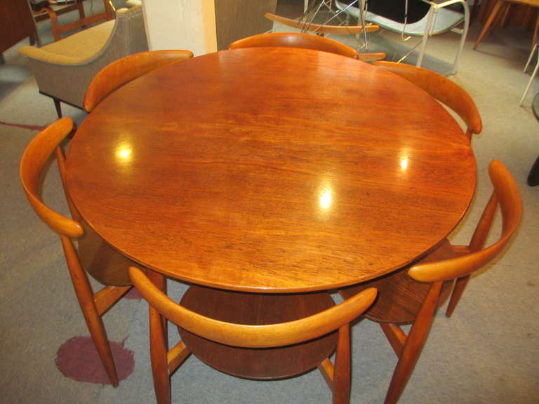 Hans Wegner for Fritz Hansen Three Legged Table and SIx Stacking Chairs In Excellent Condition In Philadelphia, PA