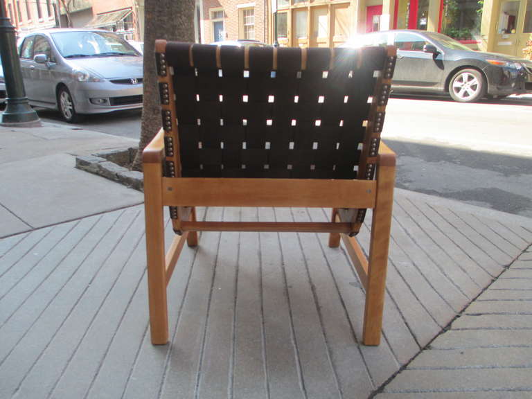 Jens Risom 625W Strapped Armed Chair for Knoll Associates In Excellent Condition In Philadelphia, PA