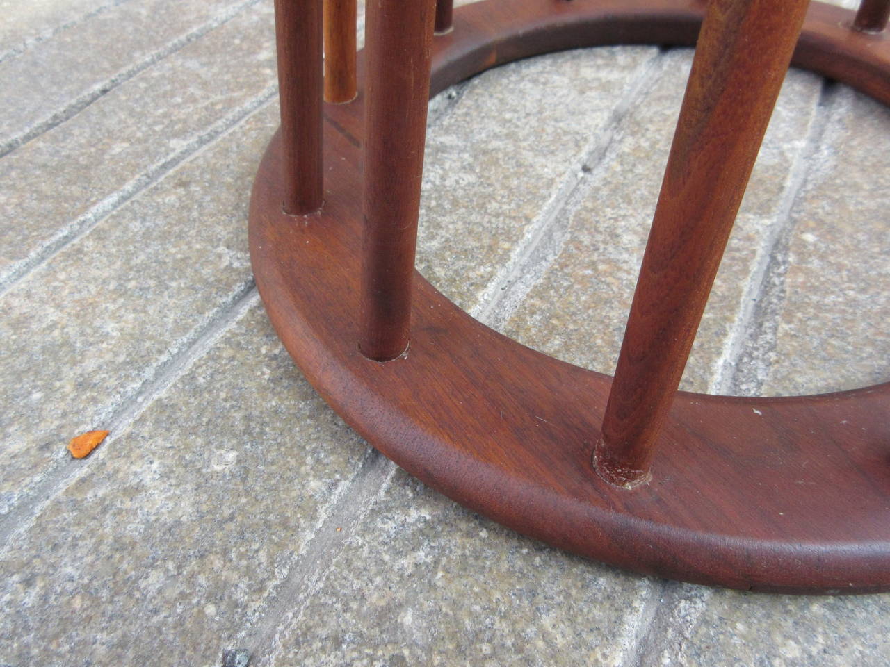 Mid-Century Modern Arthur Umanoff Table and Magazine Rack