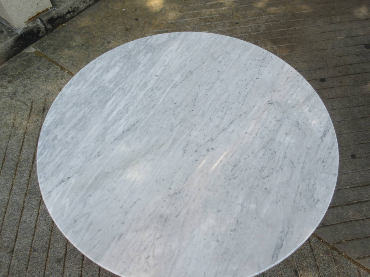 Eero Saarinen Tulip Dining Table in Marble