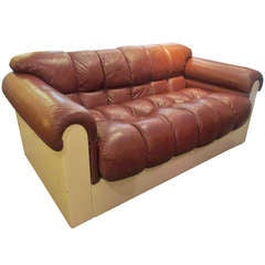 Pace Settee