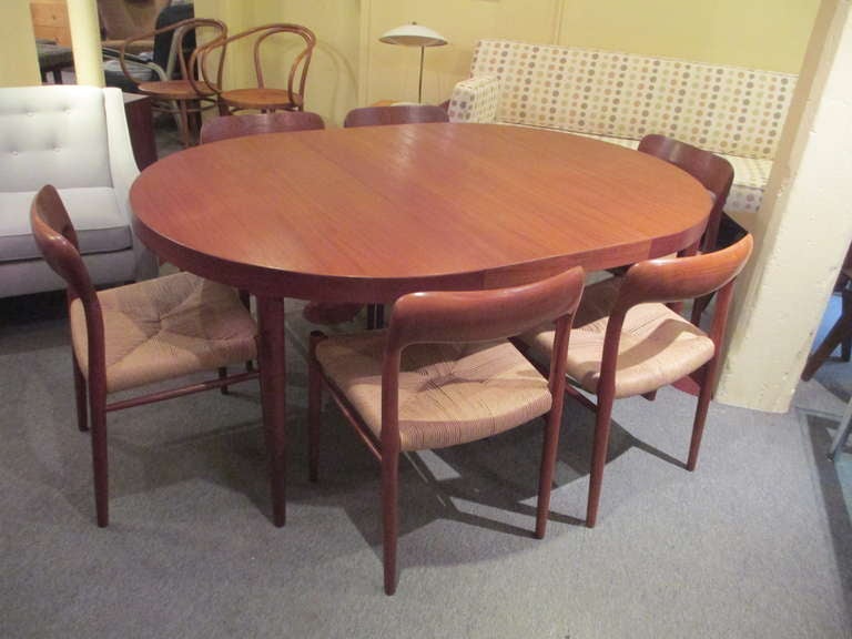 Neils Moeller  Teak Round Expandable Dining Table  In Excellent Condition In Philadelphia, PA