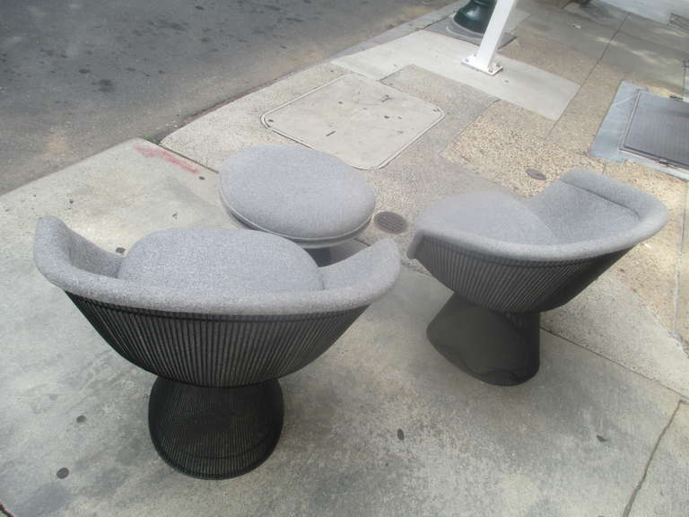 Warren Platner for Knoll Pair Lounge Chairs Original Black Finish In Excellent Condition In Philadelphia, PA