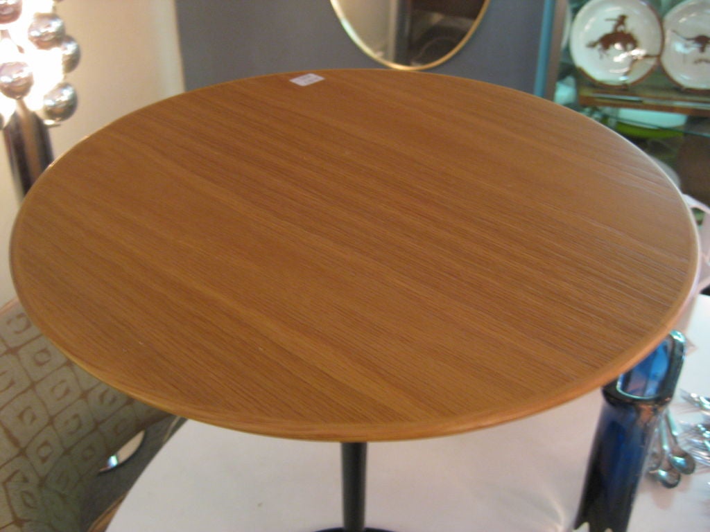 Eero Saarinen side table with walnut top for Knoll 1
