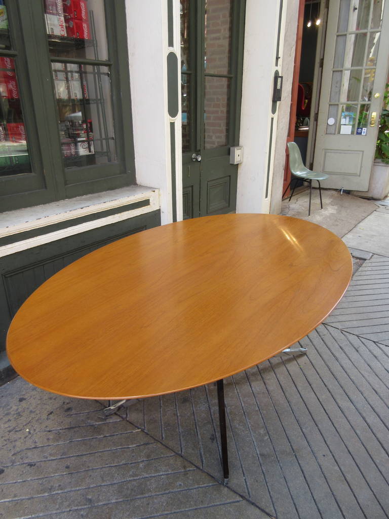 American Florence Knoll for Knoll Pearwood Oval Dining Table