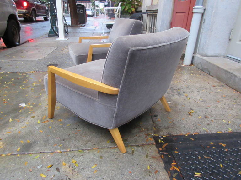 Pair of Open-Arm Lounge Chairs in the Style of Paul Laszlo In Excellent Condition In Philadelphia, PA