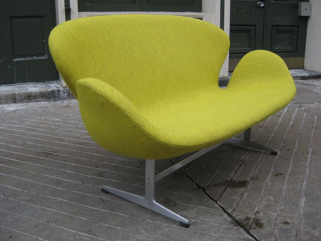 Arne Jacobsen for Fritz Hansen Swan Settee