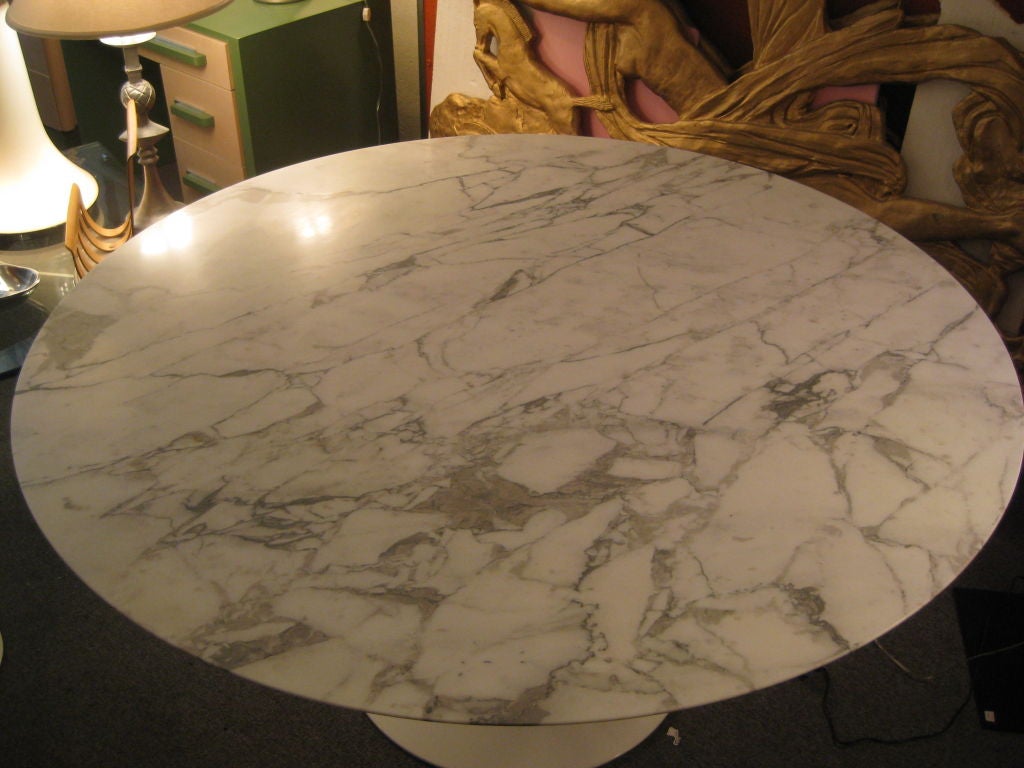 Américain Table de salle à manger Tulipe en marbre de 60 pouces pour Knoll de Eero Saarinen