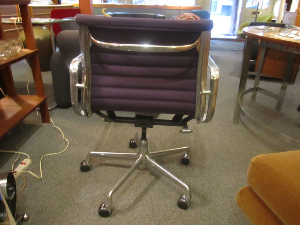 Charles Eames Aluminum Group Chair with tilt adjustment casters and purple crepe upholstery