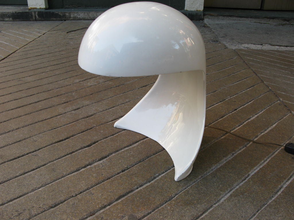 Metal Table lamp with white lacquer.  Designed by Dario Tognon for Artemide.