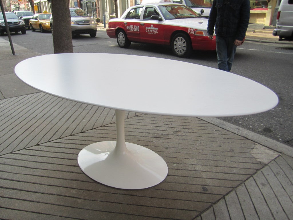 Eero Saarinen Oval Dining Table for Knoll 2