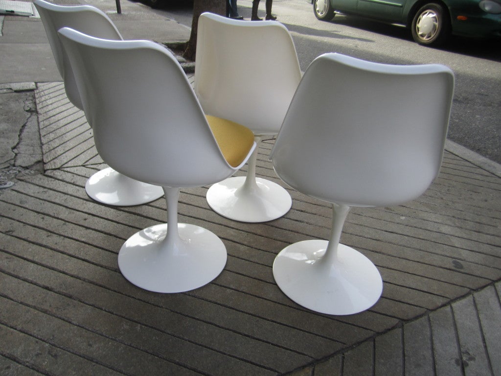 Eero Saarinen Oval Dining Table for Knoll 4