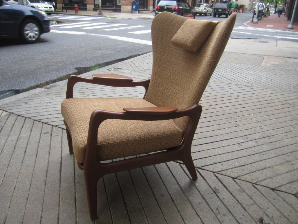 Adrian Pearsall Lounge Chair on Walnut Frame In Excellent Condition In Philadelphia, PA