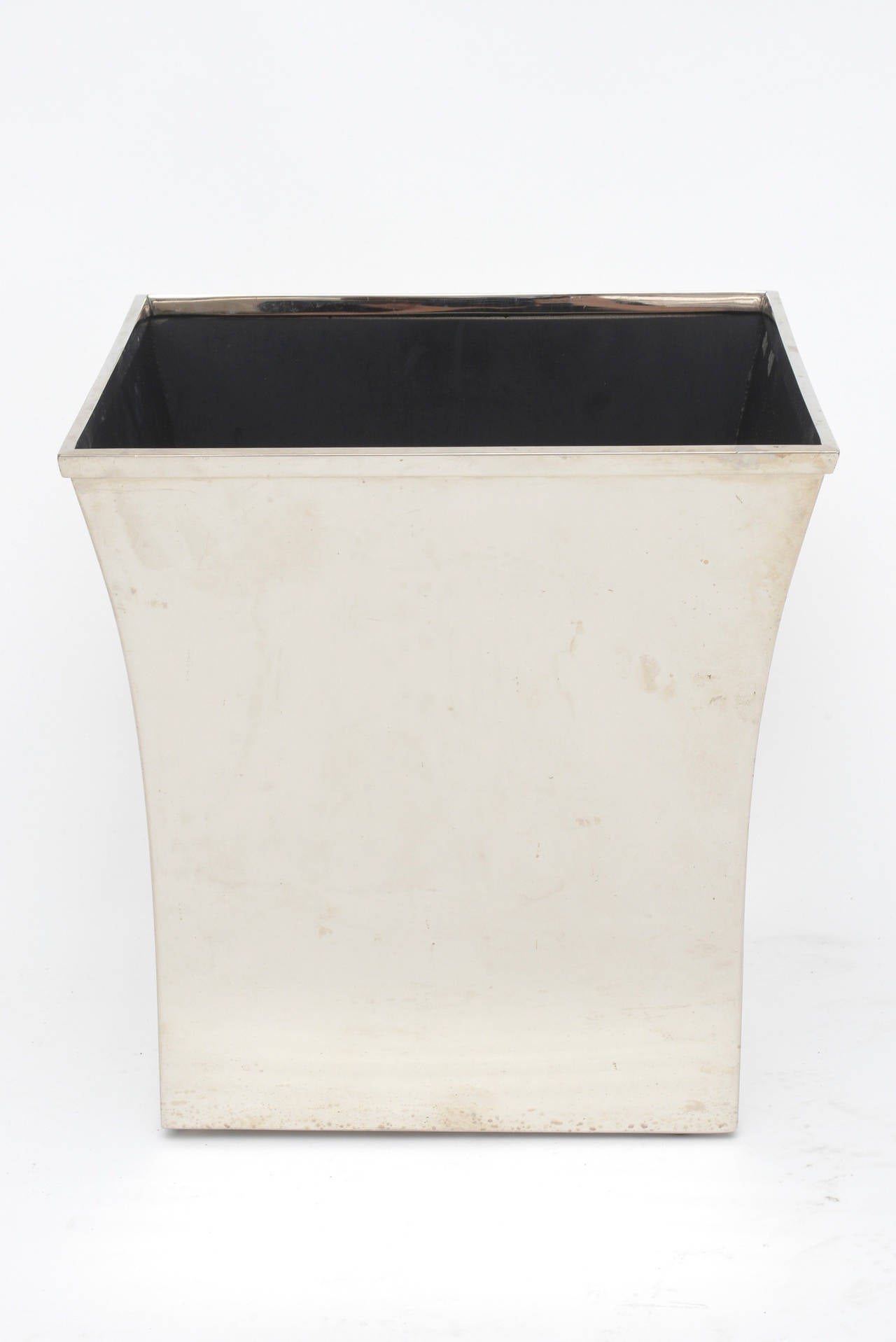 Nothing says confidence like a great wastebasket.
Heavy Stainless Steel
