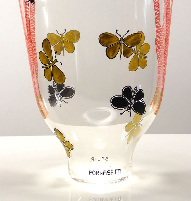 Vase Mani Con Farfalle de Piero Fornasetti Excellent état - En vente à West Palm Beach, FL