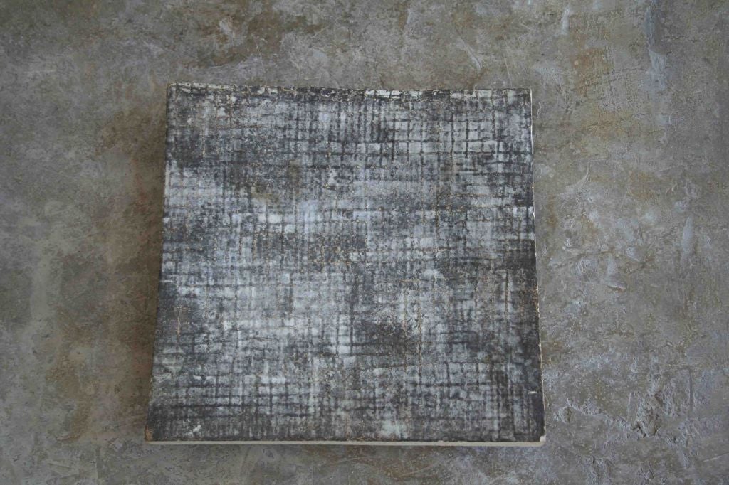 Claude Conover square plate<br />
Glazed Stoneware.accented by a<br />
delicate cross scratch pattern
