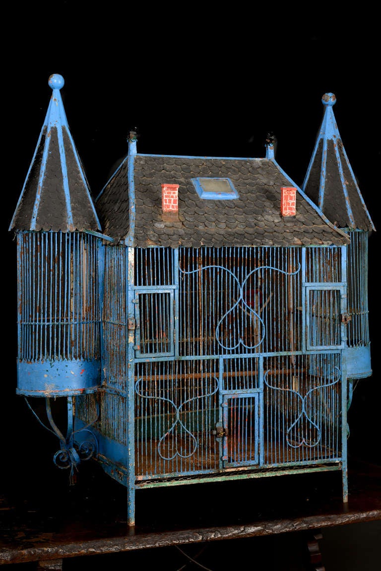 Charming French Antique Chateau Painted Iron Birdcage In Good Condition For Sale In Coral Gables, FL