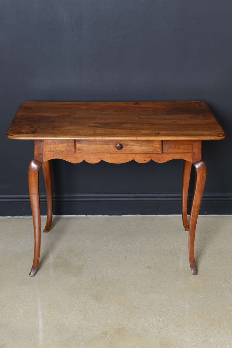 French Antique Provencal Walnut Writing Table c. 1790-1800 In Excellent Condition In Coral Gables, FL