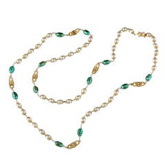 CHANEL Sautoir with Pearls and Green Murano Glass Lozenges 1985