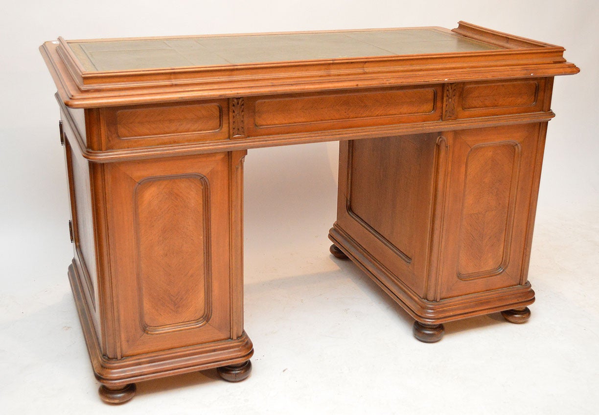 French Ladies Double-Pedestal Writing Desk with Leather Top In Excellent Condition In West Palm Beach, FL