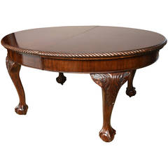 Ovaler Esstisch aus Mahagoni im englischen Chippendale-Stil