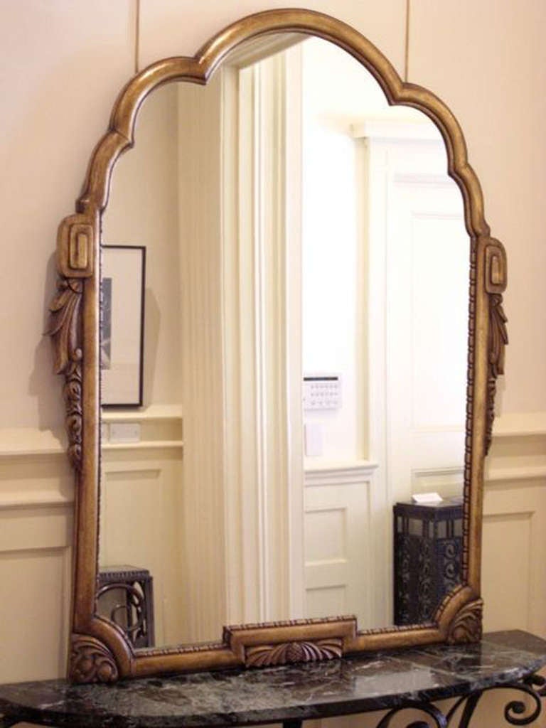 Mirror in gilt sculpted wood.