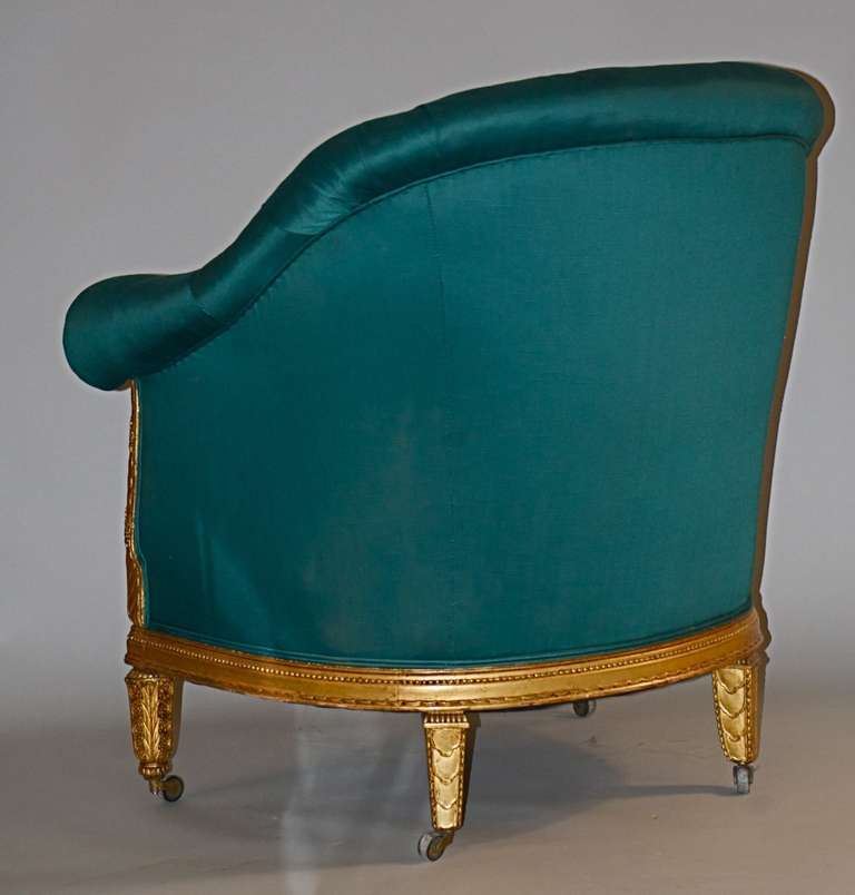 Début du 20ème siècle Paire de fauteuils club sculptés et dorés Paul Follot en vente