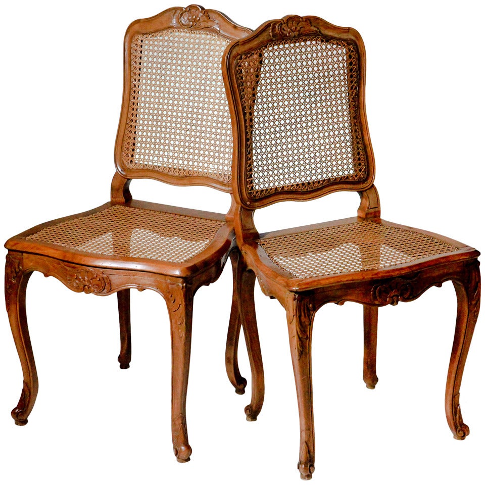 Französische Louis XV.-Sessel mit Rohrlehne im Angebot