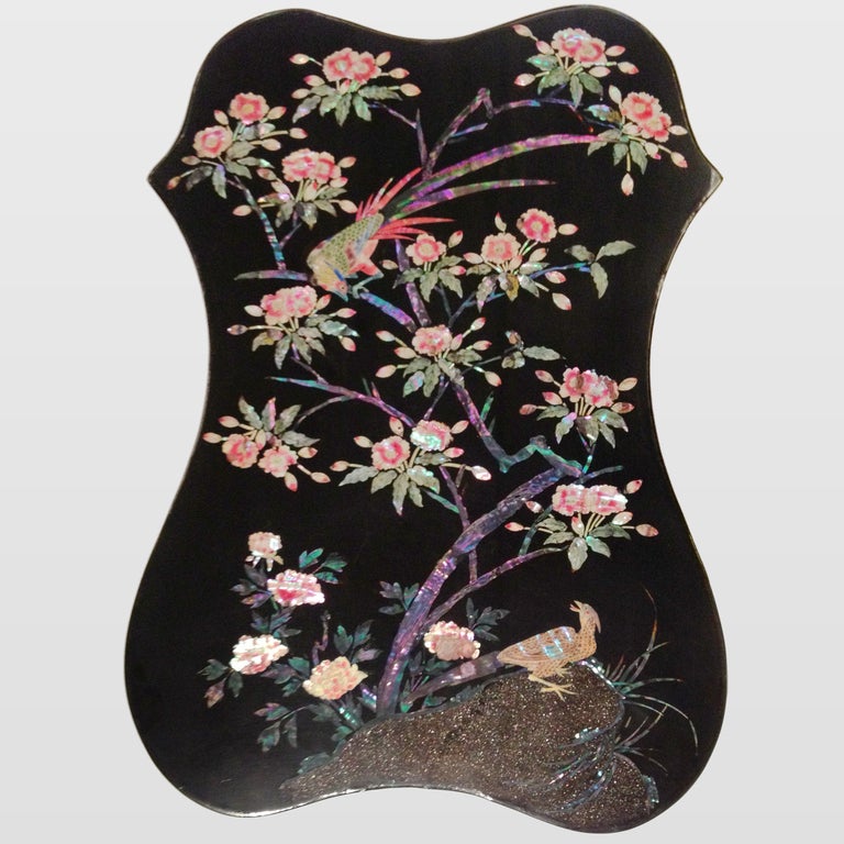 Table en marqueterie de nacre
