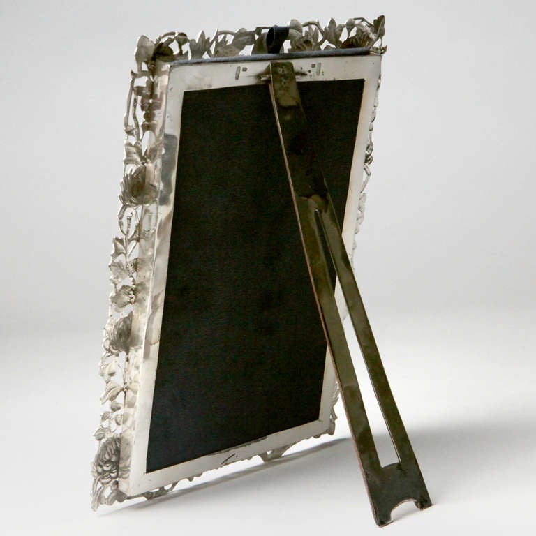 Silver Flower Picture Frame In Excellent Condition In New York, NY