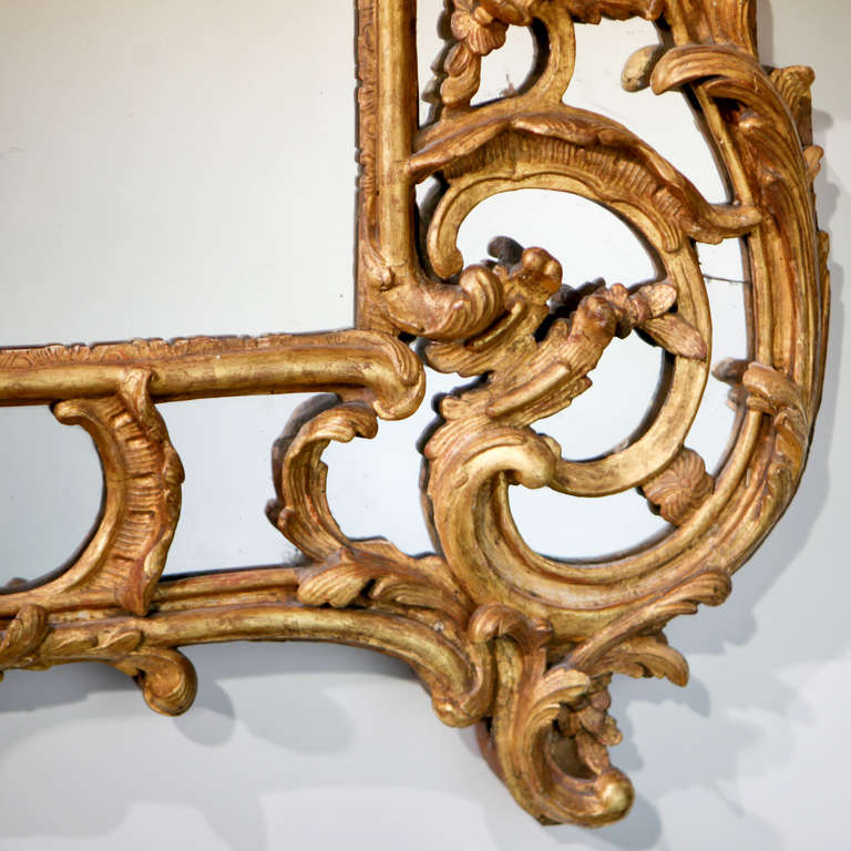 XVIIIe siècle et antérieur Miroir en bois doré français en vente