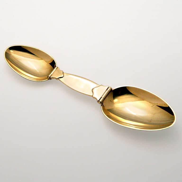 Antique Tiffany & Co. 14-karat gold traveling spoon. Spoon completely folds up and opens to reveal two-spoon utensil: One teaspoon and one tablespoon. Signed Tiffany & Co.