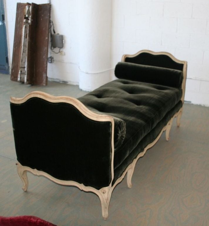 French Daybed in Dark Green Velvet 2