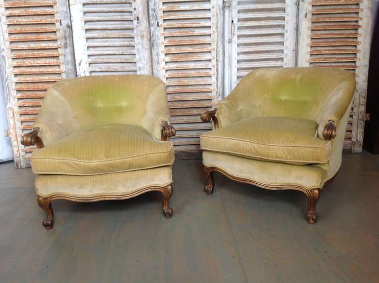 Pair of Italian 1940s armchairs in green velvet with carved wooden frames. These chairs are sold in 