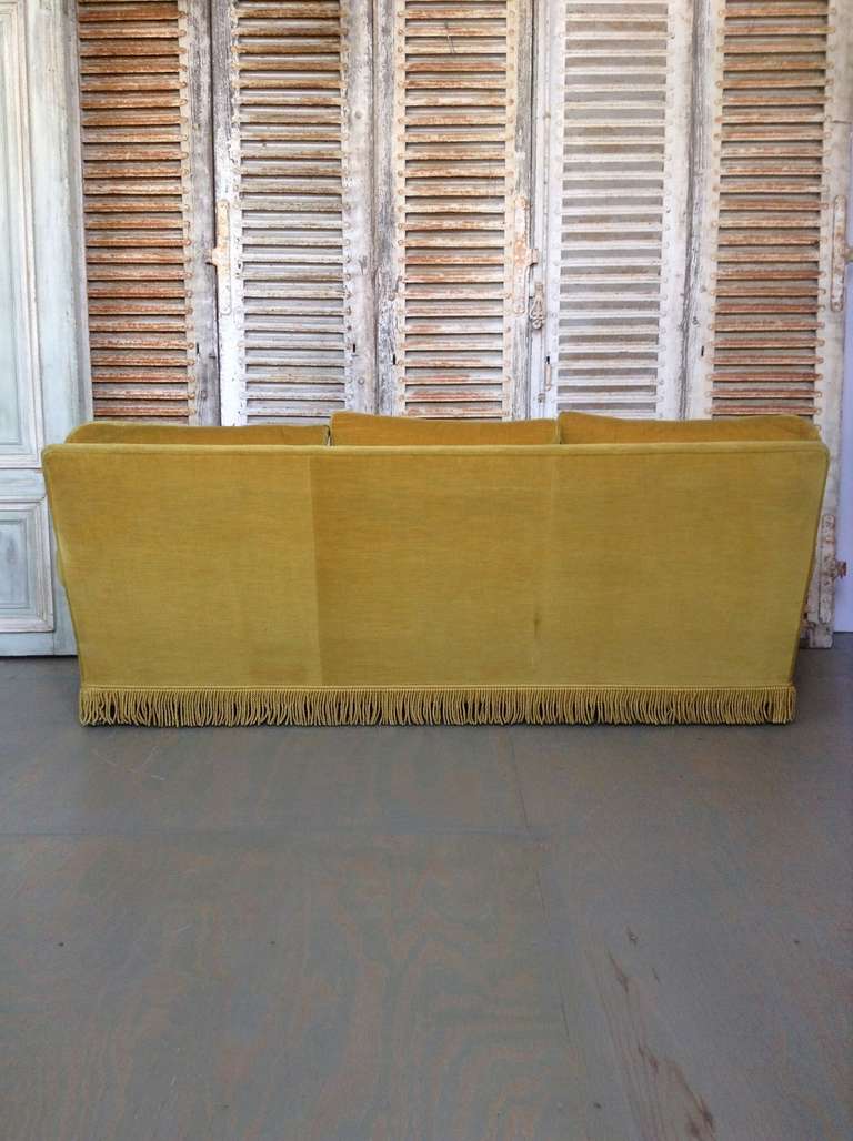 Napoléon III Canapé en velours doré avec frange