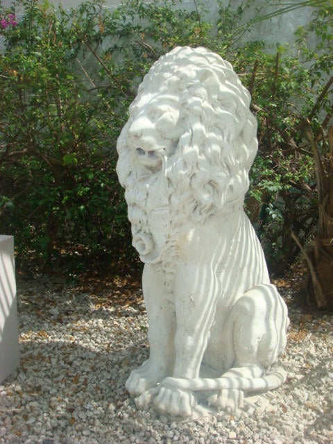Regal Lion Statue with Impressive Mane and Detailed Features.

Garden Ornament.Animal Statue.Wild Kingdom.