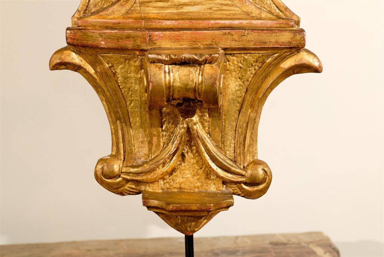 17th Century Gilded Wood Carving on Stand, Circa 1680 For Sale 5