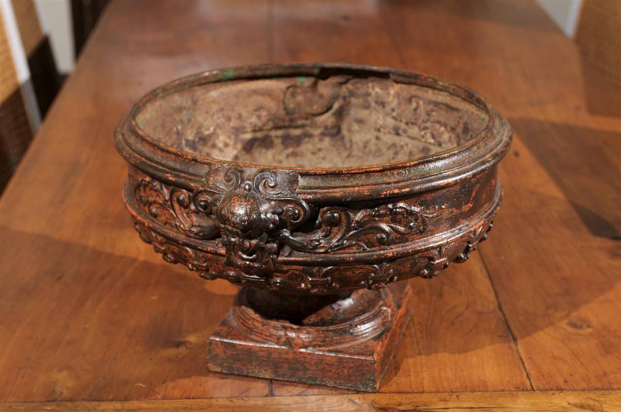 Early 19th Century Pair of Iron Urns, Circa 1840 In Good Condition In Atlanta, GA