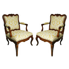 Pair of Italian Walnut Open Armchairs, circa 1750 4